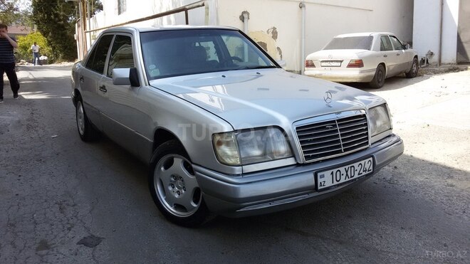 Mercedes E 220 1993, 231,421 km - 2.2 l - Bakı