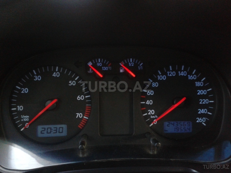 Volkswagen Bora 2001, 242,000 km - 1.6 l - Bakı