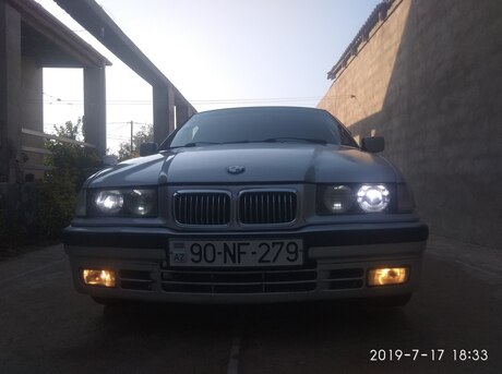 BMW 323 1995