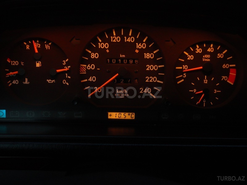Mercedes E 220 1995, 102,000 km - 2.2 l - Bakı