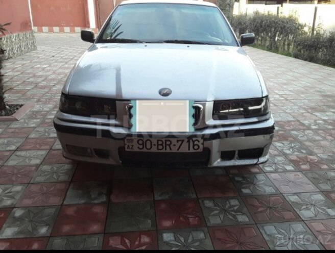 BMW 318 1991, 325,600 km - 16.0 l - Masallı