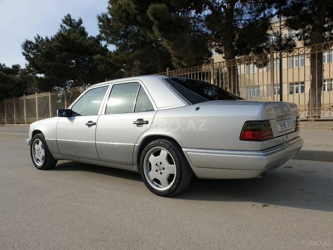 Mercedes E 220 1993, 409,000 km - 2.2 l - Bakı