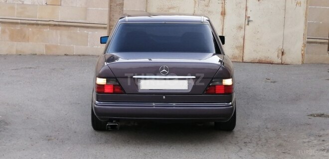 Mercedes E 230 1992, 287,000 km - 2.3 l - Bakı