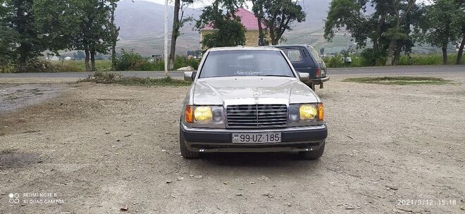 Mercedes E 260 1991, 419,000 km - 2.6 l - Gədəbəy