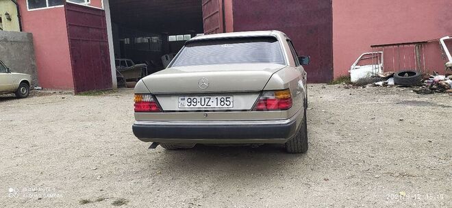 Mercedes E 260 1991, 419,000 km - 2.6 l - Gədəbəy