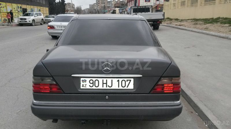 Mercedes E 220 1994, 211,550 km - 2.2 l - Bakı