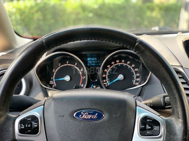 Ford Fiesta 2015, 106,700 km - 1.6 l - Bakı