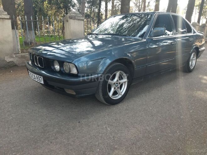 BMW 520 1989, 165,000 km - 2.0 l - Qazax