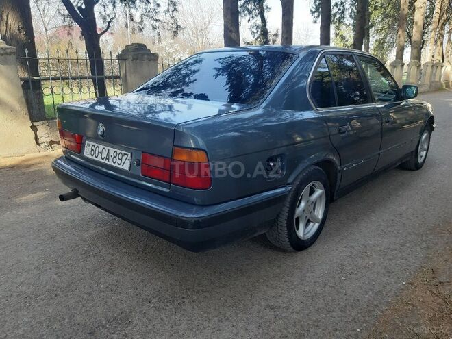 BMW 520 1989, 165,000 km - 2.0 l - Qazax