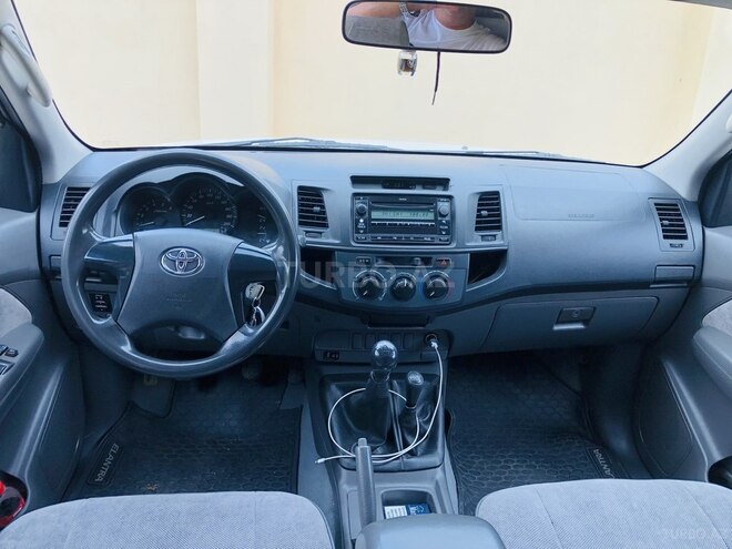 Toyota Hilux 2013, 186,798 km - 2.5 l - Bakı