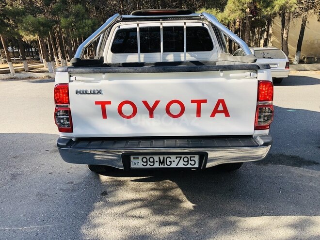 Toyota Hilux 2014, 158,256 km - 2.5 l - Bakı