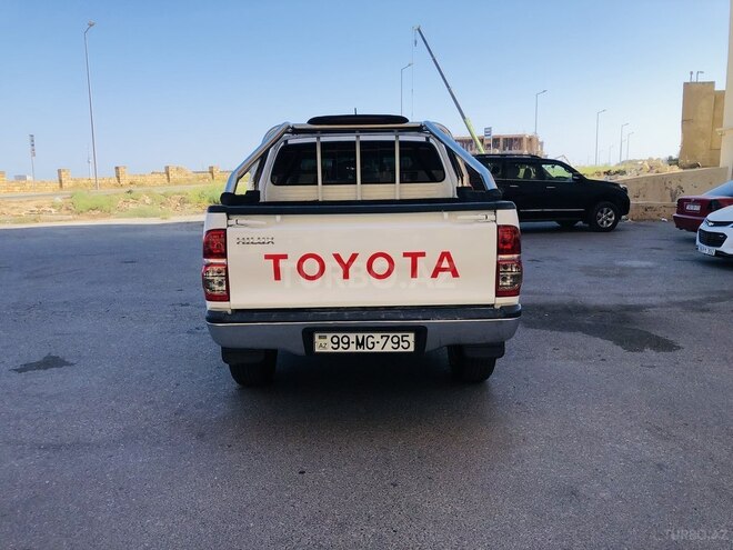 Toyota Hilux 2014, 158,256 km - 2.5 l - Bakı
