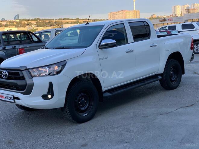 Toyota Hilux 2021, 27,000 km - 2.4 l - Bakı