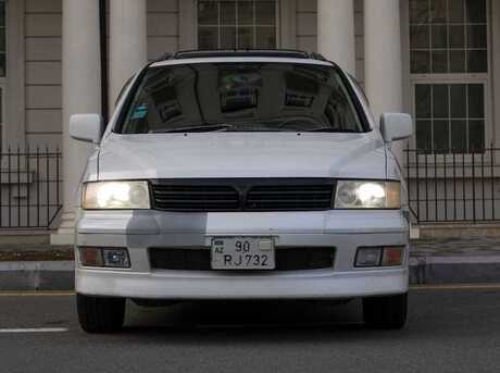 Mitsubishi Chariot 2001