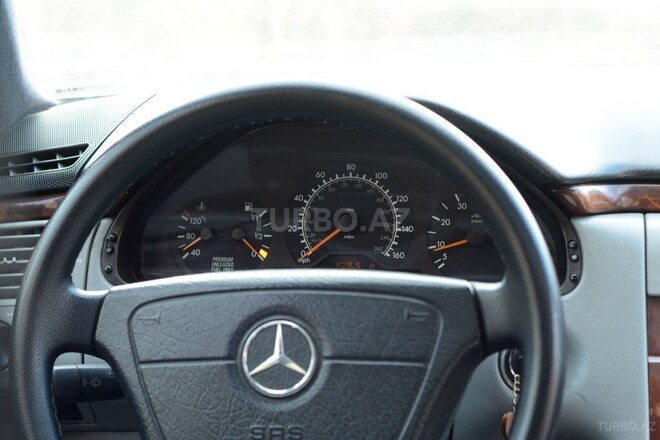 Mercedes E 320 1998, 270,000 km - 3.2 l - Bakı