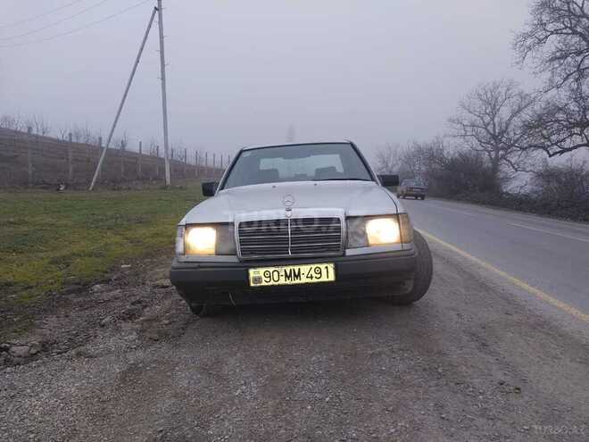 Mercedes E 230 1987, 365,088 km - 2.3 l - Quba