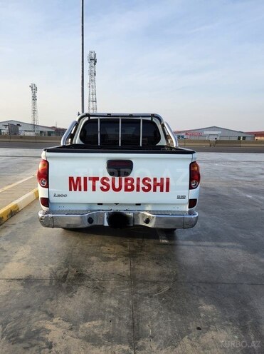 Mitsubishi L 200 2013, 207,000 km - 2.5 l - Bakı