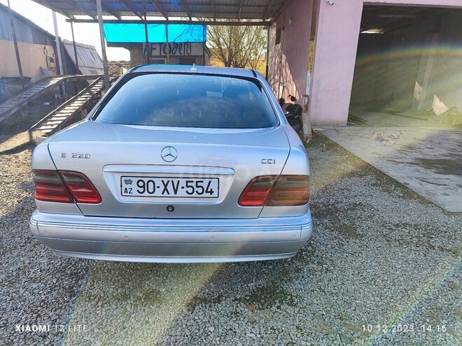 Mercedes E 220 2001, 453,000 km - 2.2 l - Sabirabad