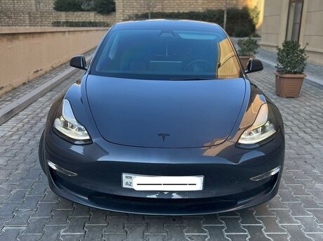 Tesla  2022