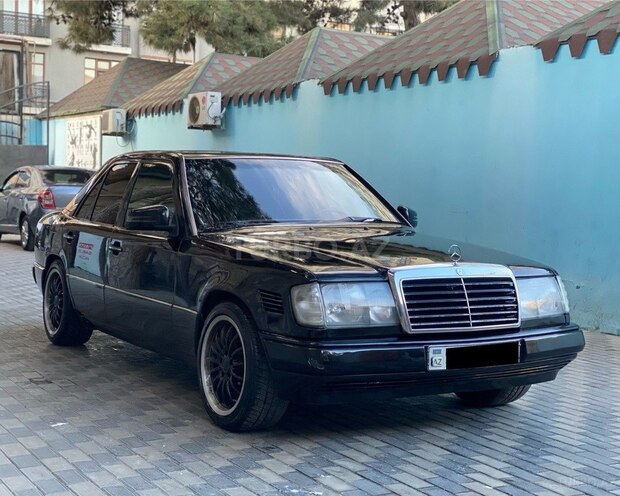 Mercedes E 250 1990, 300,000 km - 2.5 l - Bakı