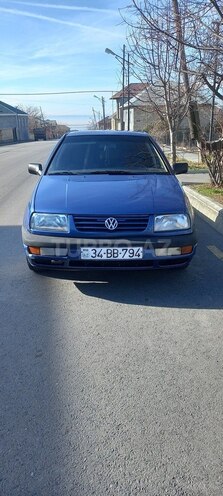 Volkswagen Vento 1994, 139,000 km - 1.8 l - Qax