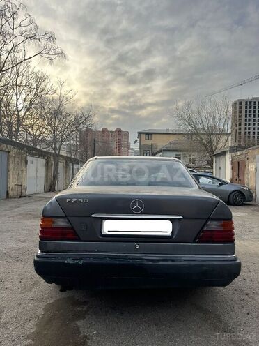 Mercedes E 250 1994, 273,900 km - 2.5 l - Bakı