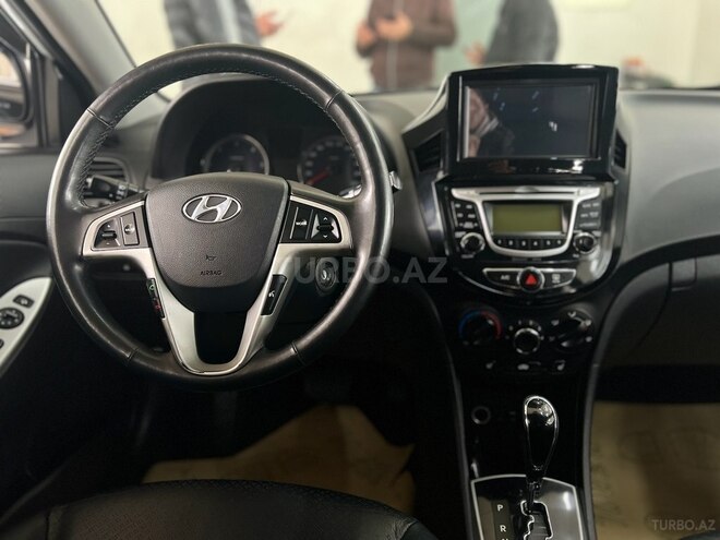 Hyundai Accent 2013, 200,000 km - 1.6 l - Bakı