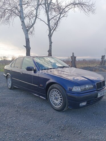 BMW 320 1995, 405,000 km - 2.0 l - Qax