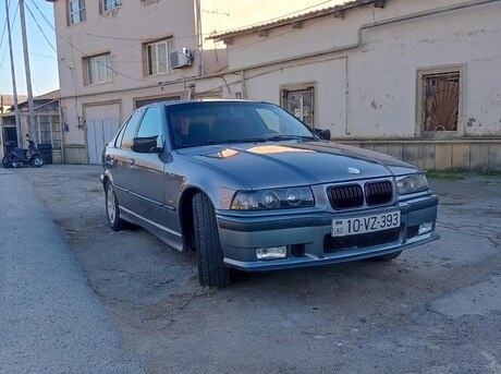 BMW 323 1995
