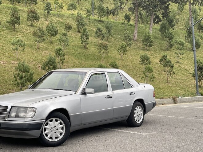Mercedes E 220 1992, 100,000 km - 2.0 l - Bakı