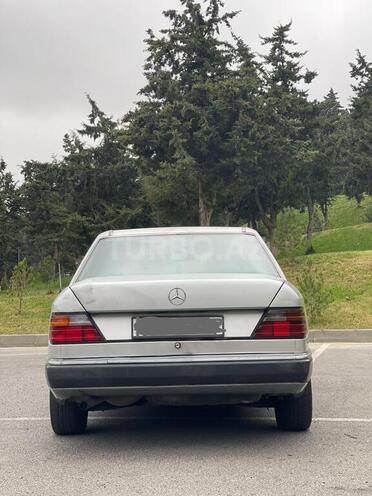 Mercedes E 220 1992, 100,000 km - 2.0 l - Bakı