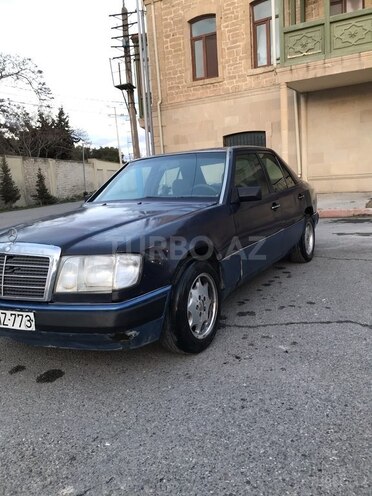 Mercedes E 220 1993, 404,000 km - 2.2 l - Bakı