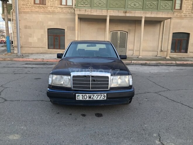 Mercedes E 220 1993, 404,000 km - 2.2 l - Bakı