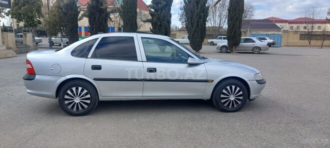 Opel Vectra 1997, 297,000 km - 1.6 l - Ucar
