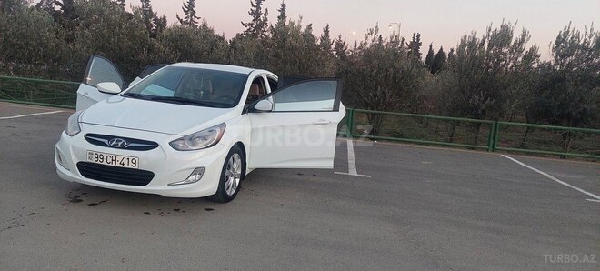 Hyundai Accent 2012, 192,000 km - 1.6 l - 