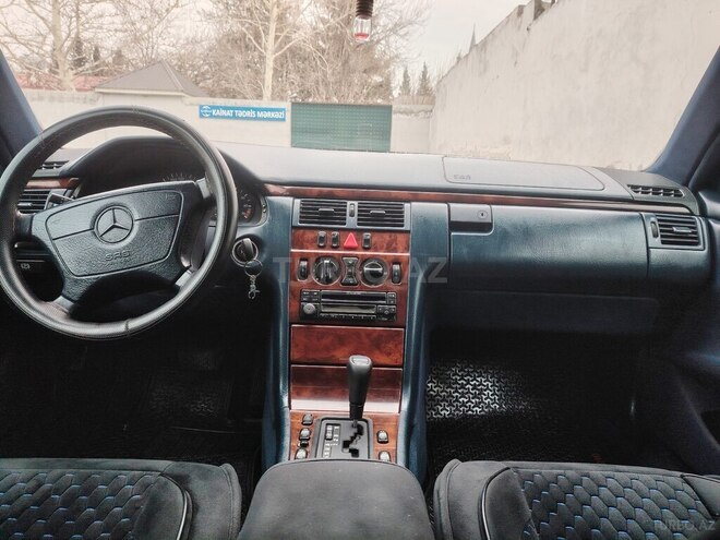 Mercedes E 200 1997, 366,000 km - 2.0 l - Yevlax