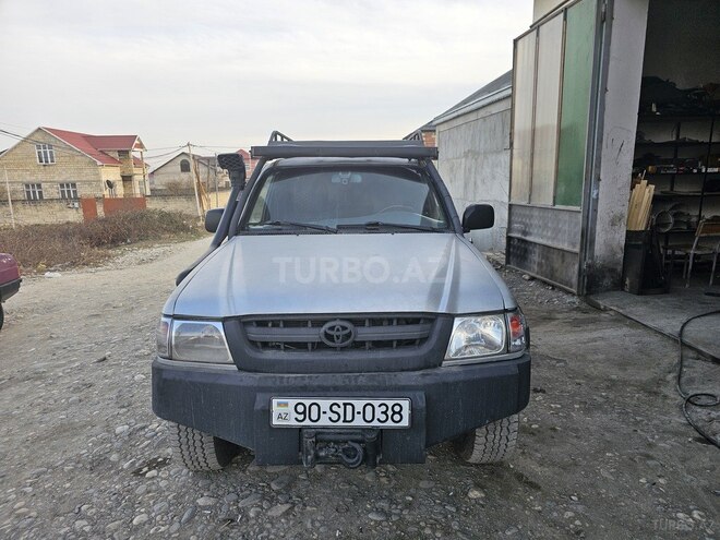 Toyota Hilux 2003, 647,744 km - 2.5 l - Qusar