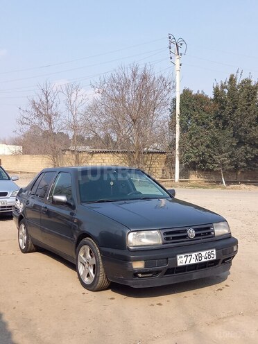 Volkswagen Vento 1994, 420,000 km - 1.8 l - Gəncə
