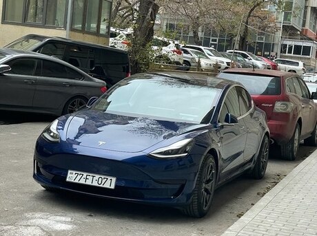Tesla  2020