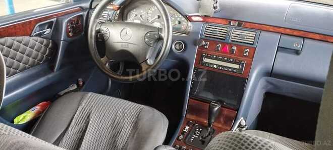 Mercedes E 200 1997, 460,000 km - 2.0 l - 