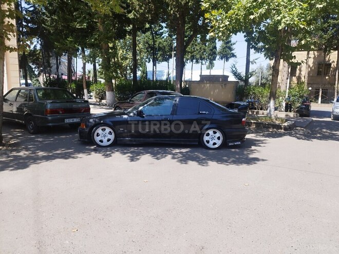BMW 325 1995, 322,030 km - 2.5 l - Qazax