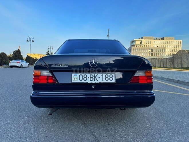 Mercedes E 200 1989, 260,000 km - 2.0 l - Bakı