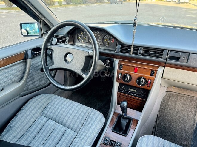 Mercedes E 200 1989, 260,000 km - 2.0 l - Bakı