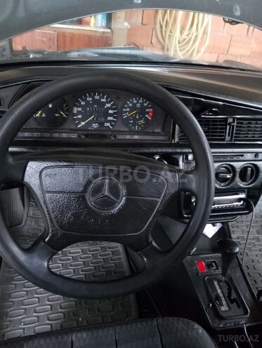 Mercedes 190 1992, 450,000 km - 2.0 l - Zaqatala