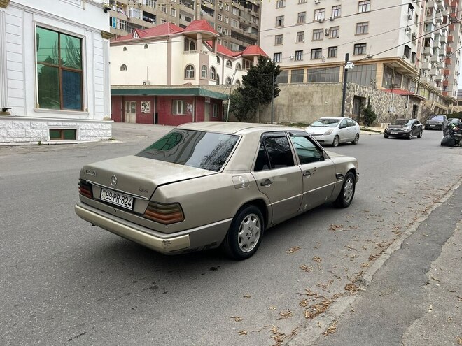 Mercedes E 200 1988, 352,215 km - 2.0 l - Bakı