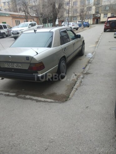 Mercedes E 230 1987, 256,789 km - 2.3 l - Sumqayıt