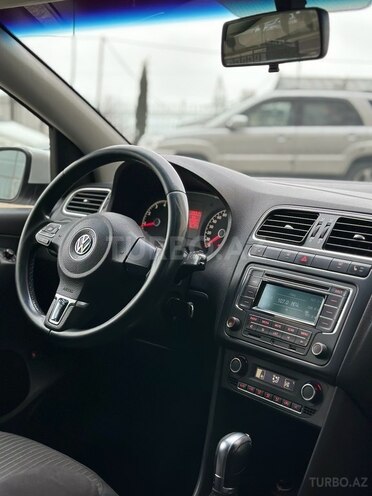 Volkswagen Polo 2013, 210,000 km - 1.6 l - Bakı