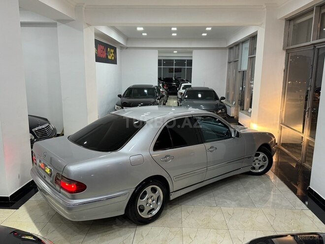 Mercedes E 270 1999, 333,000 km - 2.7 l - Sumqayıt