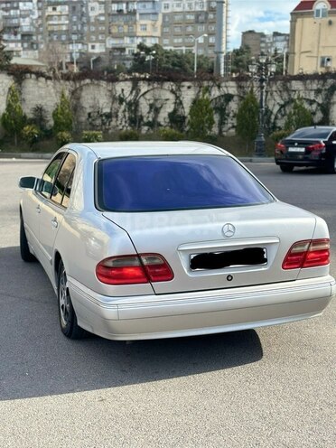 Mercedes E 200 1999, 260,500 km - 2.0 l - Bakı