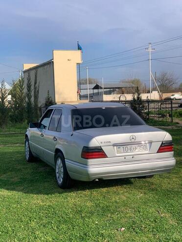Mercedes E 200 1994, 350,000 km - 2.0 l - Beyləqan